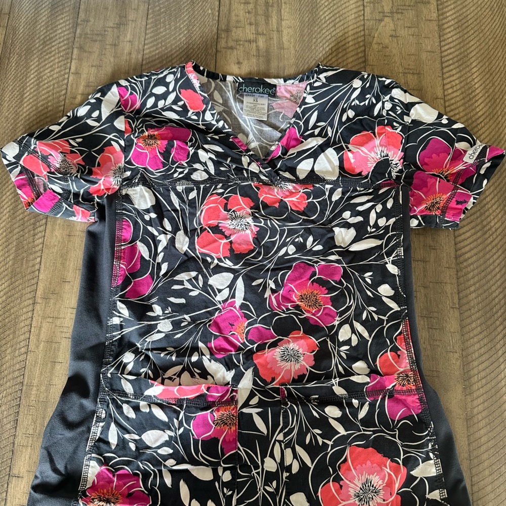 Cherokee Scrub Top XS
